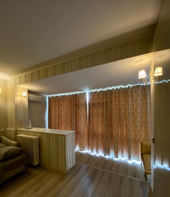 Downtown Studio - Ultra Central With Park View Букурещ Екстериор снимка